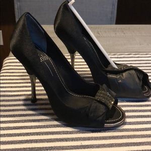 Linea Paolo black satin dress heel. Women’s US 4